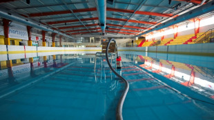 Sécheresse: à Niort, l'eau de la patinoire et des piscines arrose les plantes