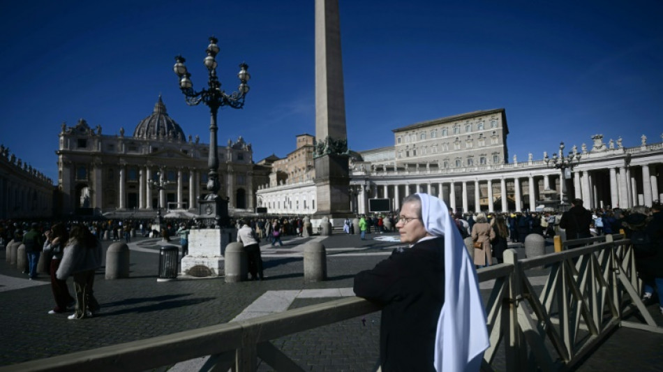 Hospitalisé pour une bronchite, le pape a suivi la messe dominicale à la télévision