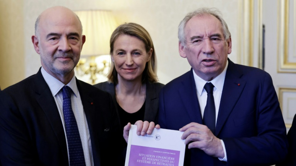 Retraites: déficit "immédiat" de 6 milliards qui "dérivera à 30 milliards dans les années qui viennent" (Bayrou) 