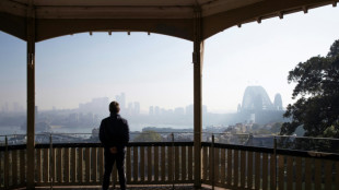 Smoke shrouds Sydney landmarks as risky bushfire season looms