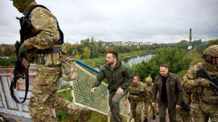 Ukraine: dans Izioum reconquise, Zelensky promet "la victoire" sur les Russes