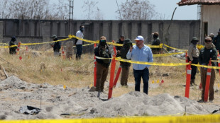 Familiares de desaparecidos recorren desesperados finca donde hallaron restos en México