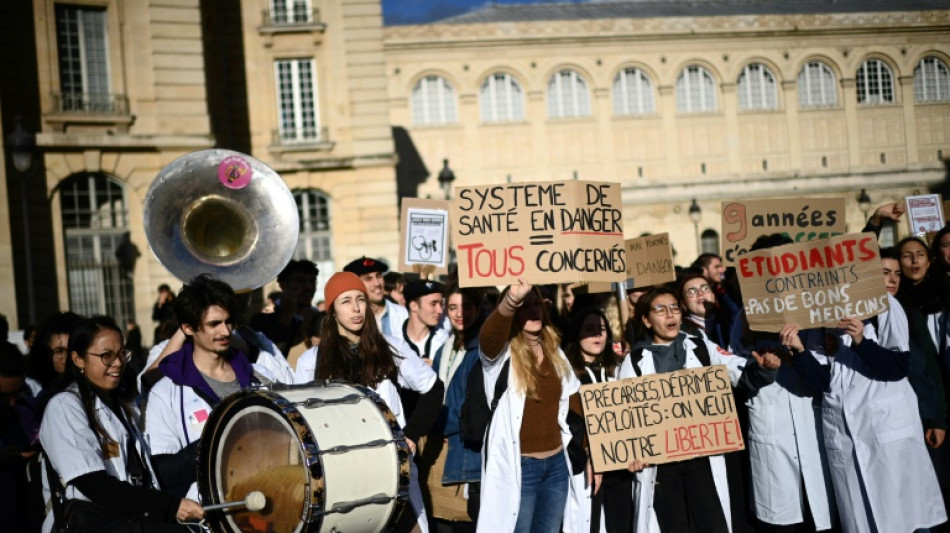 Déserts médicaux: internes et étudiants en médecine de retour dans la rue