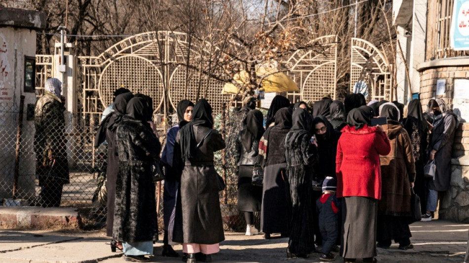 Bewaffnete Sicherheitskräfte verwehren Studentinnen in Kabul Zugang zu Unis