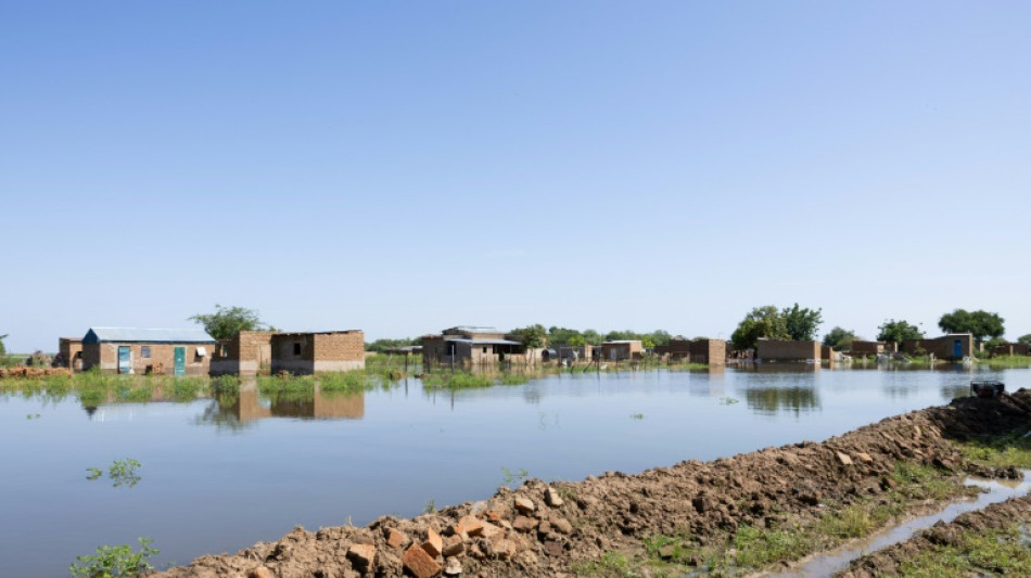 Chad's capital under threat as floodwaters rise