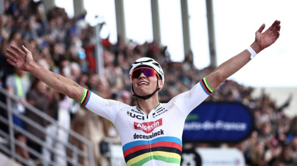 Seul au monde, Mathieu Van der Poel remporte son deuxième Paris-Roubaix