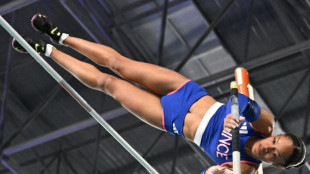 Bonnin wins world indoor pole vault gold, Holloway cruises