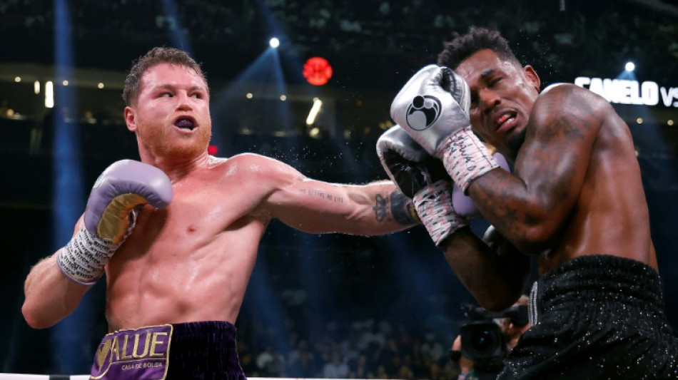 Boxe: Saul "Canelo" Alvarez bat Jermell Charlo aux points et reste champion incontesté des super-moyens