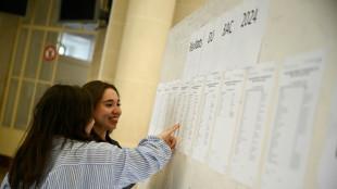 "Une étape à passer": les résultats du bac sont tombés, avec 85,5% d'admis