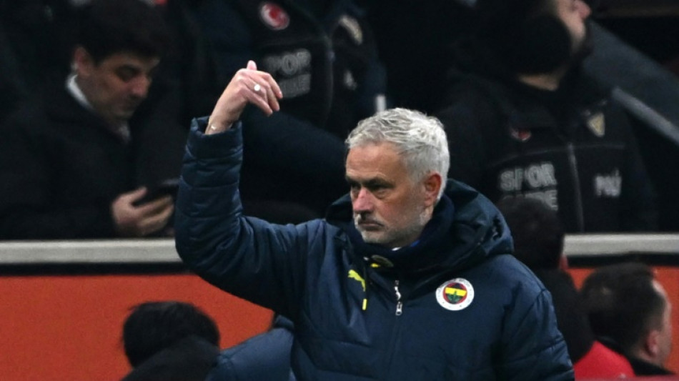 Galatasaray acusa Mourinho de 'comentários racistas' após clássico