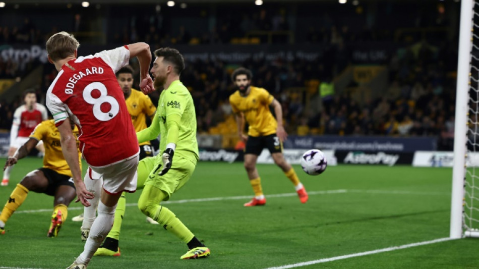 Arsenal vence Wolverhampton (2-0) e recupera liderança da Premier League