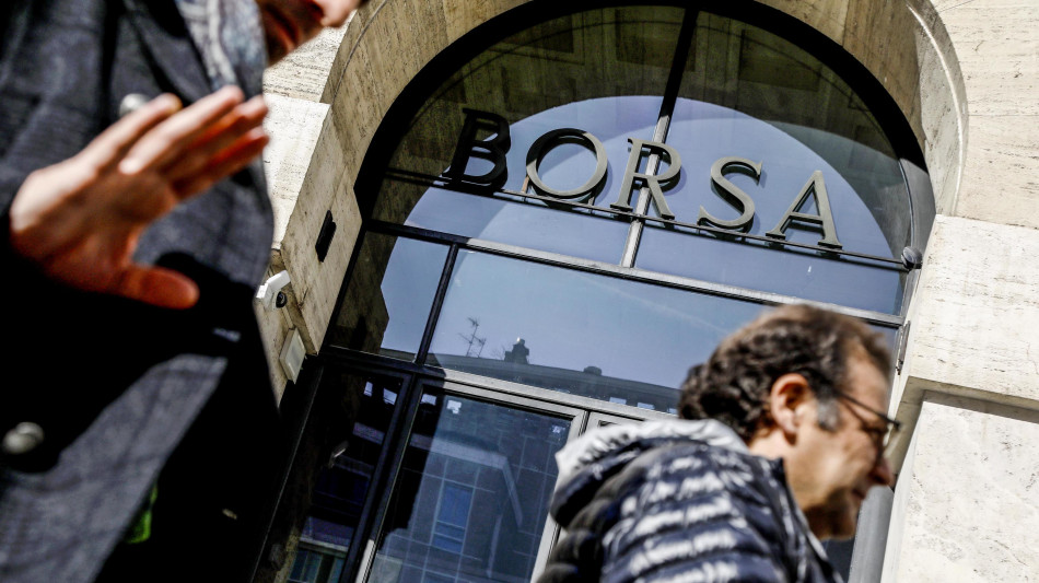 Borsa: Milano apre in rialzo, +0,19%