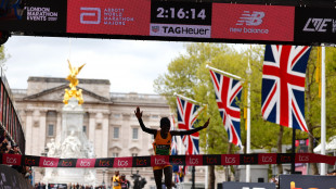 Atletica: dominio keniano nella maratona di Londra