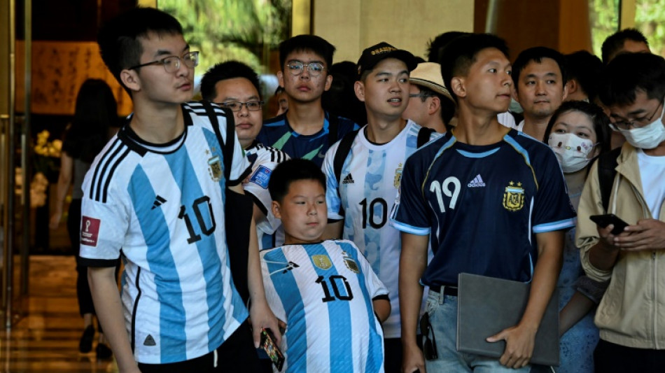 Foot: Lionel Messi accueilli en rock star à Pékin pour un match avec l'Argentine