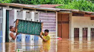 Cheia em rio na fronteira com o Brasil deixa cidade debaixo d'água na Bolívia