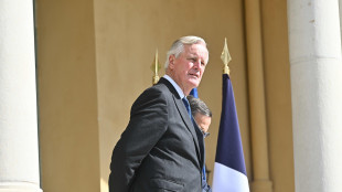 Il premier francese Barnier operato per una 'lesione cervicale'