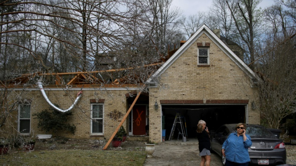 Una veintena de tornados golpean el sur de Estados Unidos