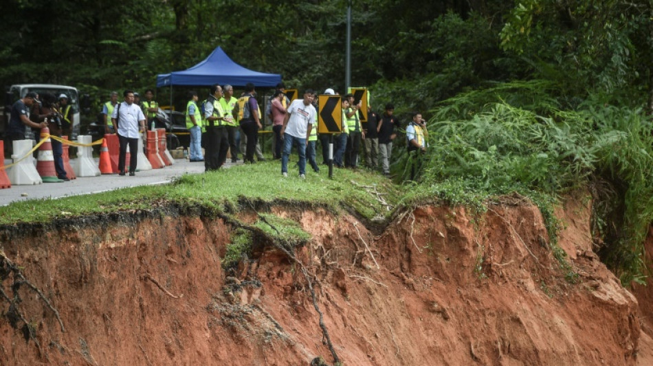 Aumentan a 23 los muertos por el deslave de tierra en Malasia