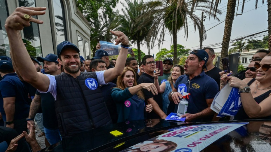 Seções fecham nas eleições municipais no Brasil, de olho em São Paulo