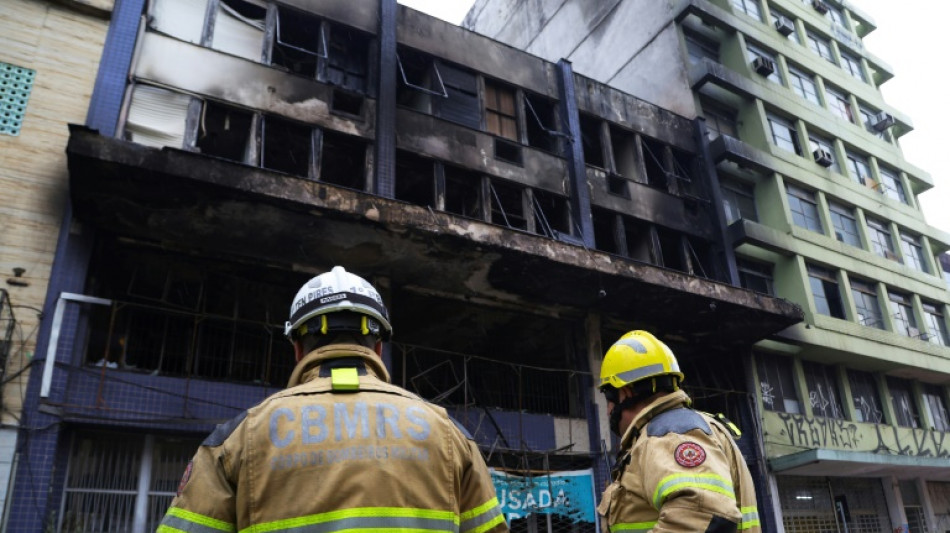 Ao menos 10 mortos em incêndio em abrigo no Rio Grande do Sul 