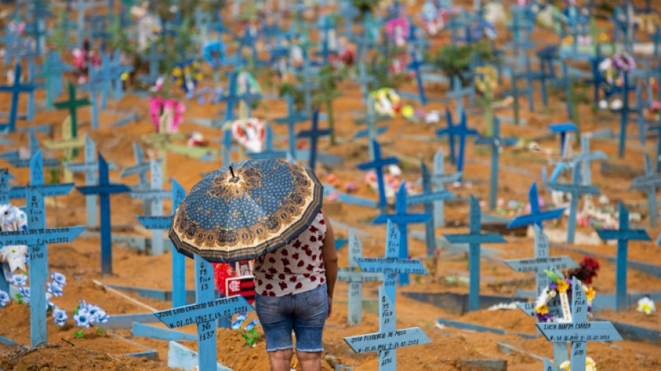 Trois ans après l'apparition du Covid, le Brésil passe le cap des 700.000 morts