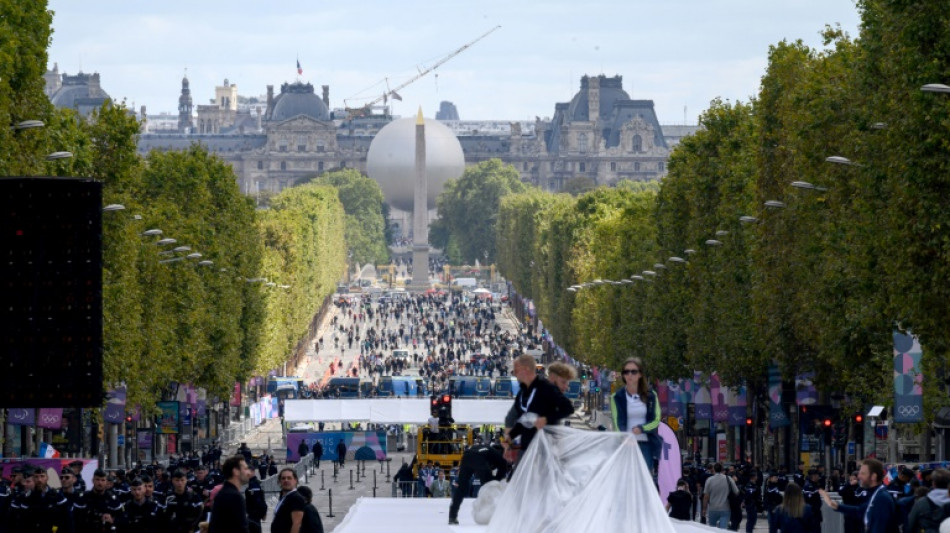 JO de Paris: une ultime fête sur les Champs-Elysées pour célébrer l'équipe de France