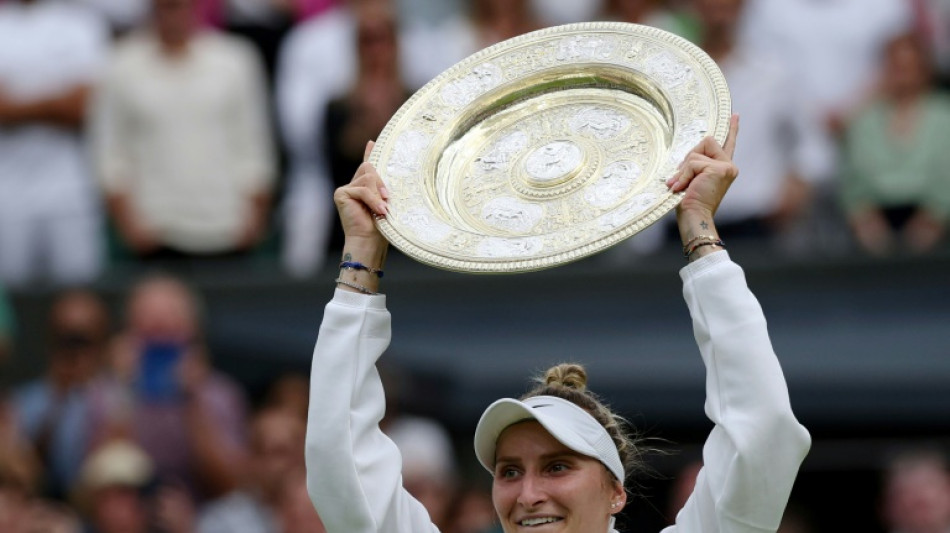 Vondrousova vence Jabeur e é campeã de Wimbledon