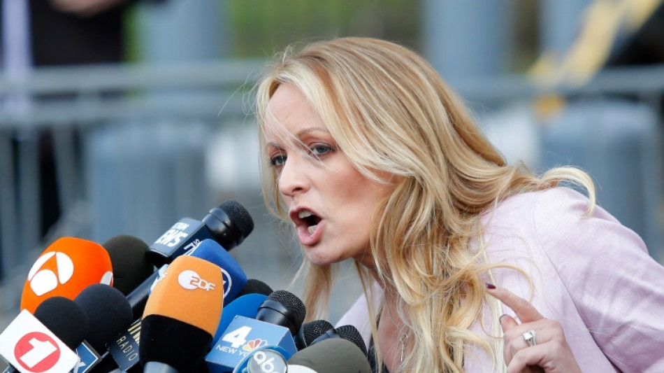 La star du X Stormy Daniels donne sa version de sa liaison présumée avec Trump