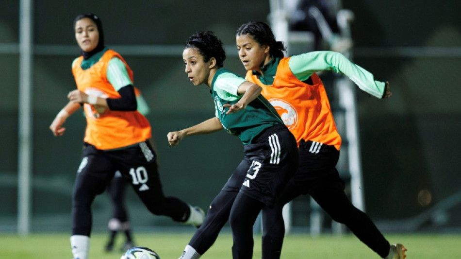 Mulheres buscam protagonismo no pujante futebol saudita