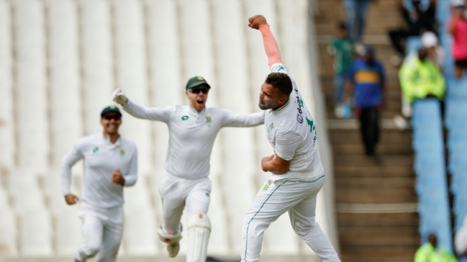 Paterson takes five wickets as Pakistan bowled out for 211 