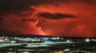 La erupción volcánica baja de intensidad en Islandia, donde la población recupera la vida normal