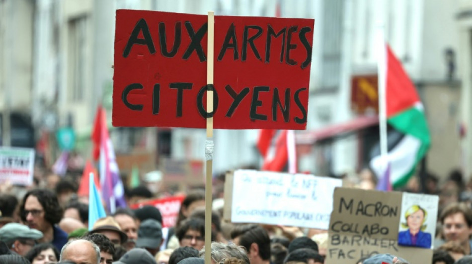 Miles de manifestantes de izquierda protestan en Francia contra el nuevo primer ministro