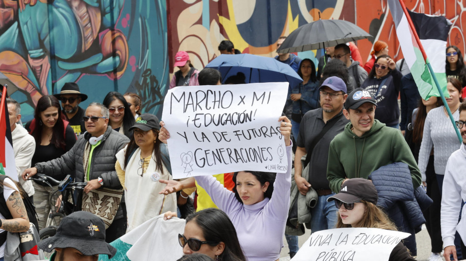 Colombia: insegnanti in piazza contro la riforma dell'istruzione