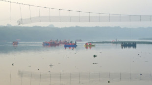 En Inde, l'effondrement d'un pont suspendu fait au moins 137 morts