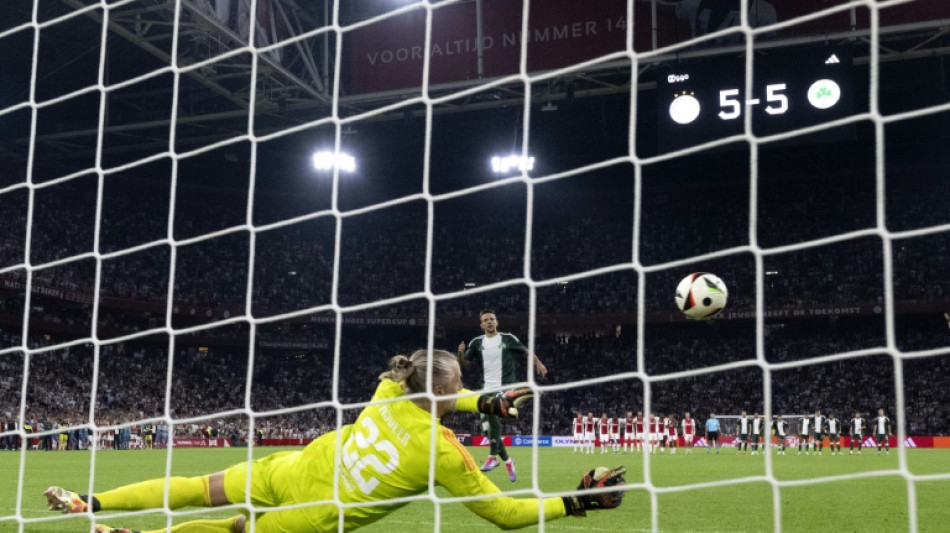 Ajax keeper hailed as hero after 'crazy' shoot-out