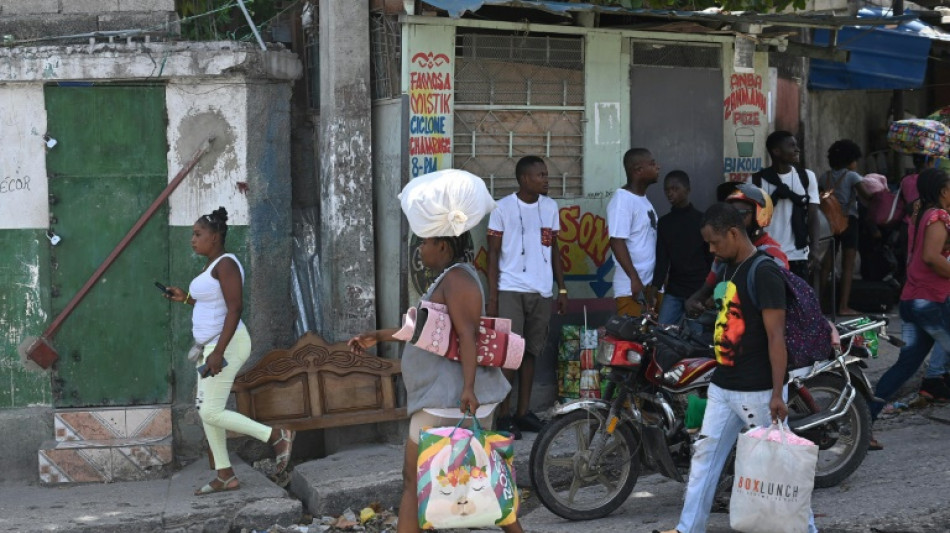 Milhares de pessoas fogem da violência na capital do Haiti