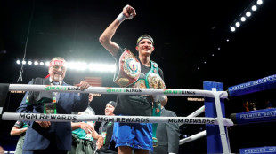 Fundora stops Booker to retain WBC, WBO super welterweight titles