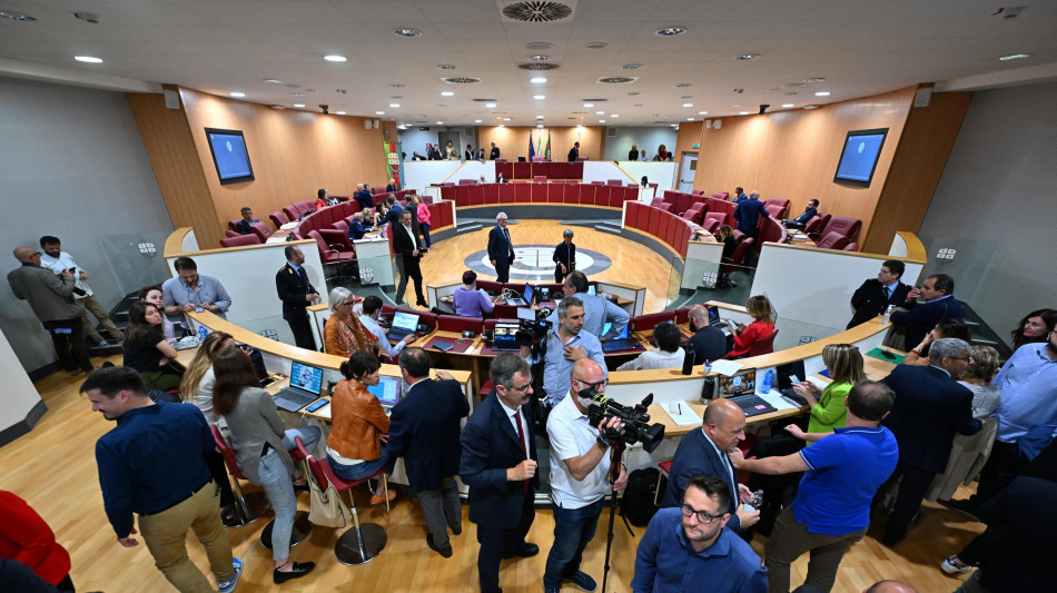 Consiglio Liguria, respinta mozione sfiducia contro Toti