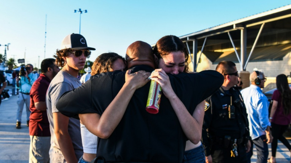 La tristeza se transforma en cólera tras la matanza de 21 personas en escuela de Texas