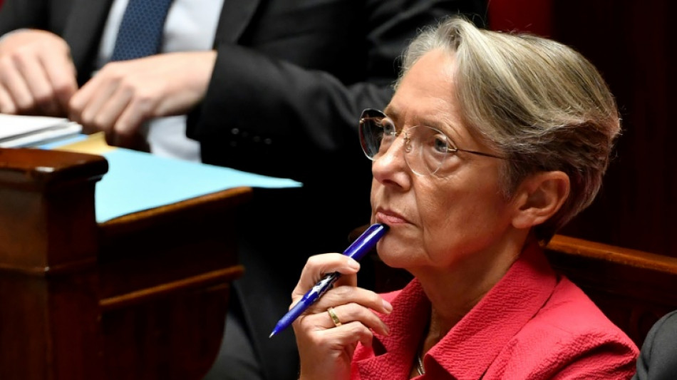 Motions de censure: Elisabeth Borne dénonce des "outrances", le RN joint ses voix à la Nupes