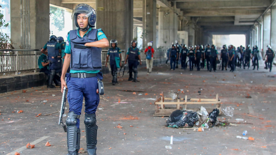 In Bangladesh la polizia spara sui manifestanti