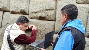 Homem vandaliza Pedra dos 12 Ângulos em Cusco