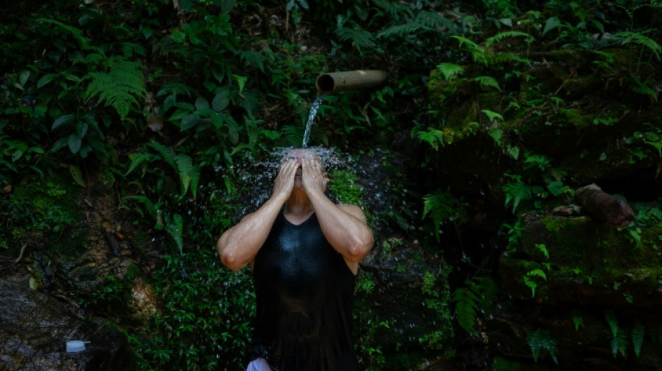 Sem energia elétrica, maior favela do Rio sofre com onda de calor