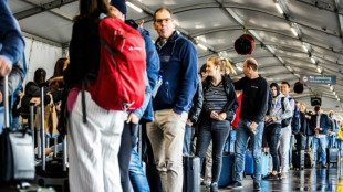 Amsterdamer Flughafen begrenzt Passagieraufkommen wegen Personalmangels