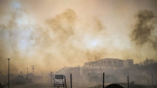 Incendios obligan a evacuar a miles en Grecia y en EEUU la ola de calor sigue avanzando