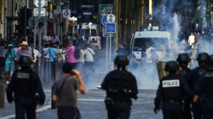 França se prepara para nova noite de violência após funeral de jovem Nahel