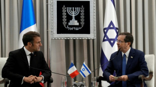 Macron visita Israel para expressar solidariedade