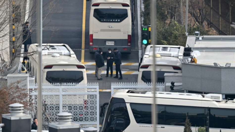 Corée du Sud: les soutiens de Yoon campent toujours devant chez lui pour bloquer son arrestation