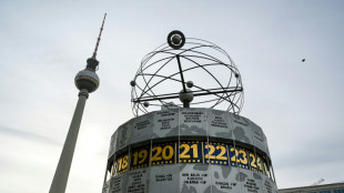 Klimaaktivisten wegen Farbe an Berliner Weltzeituhr zu Geldstrafen verurteilt