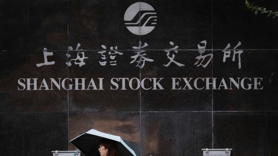 Borsa: Shanghai chiude a -0,48%, Shenzhen a -1,08%